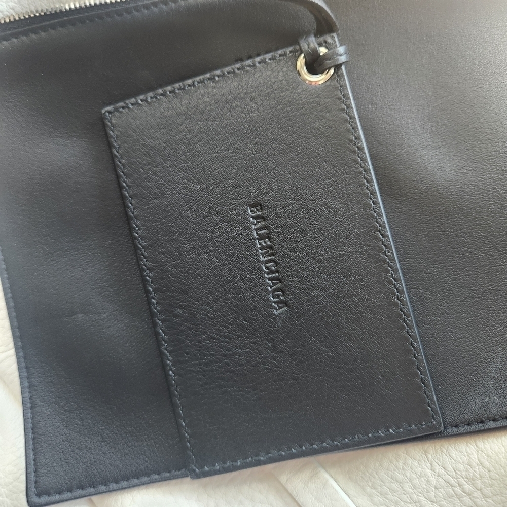 Balenciaga Everday Shopping Tote White leather in VGUC - Picture 9 of 16